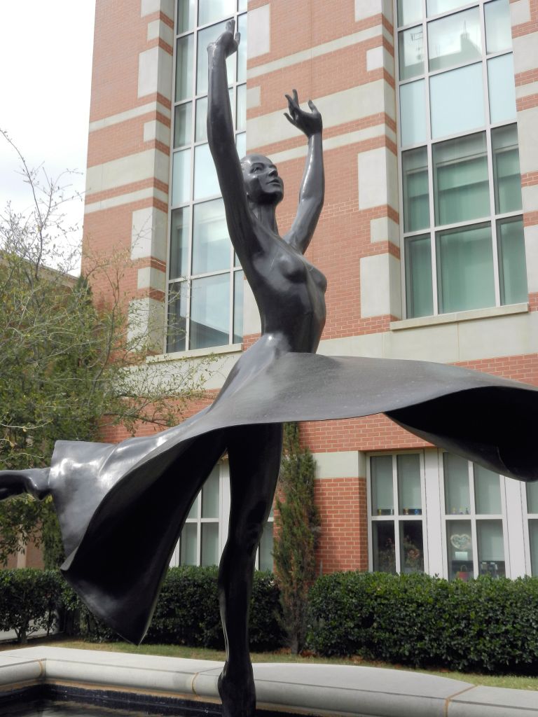 statue of a dancing lady