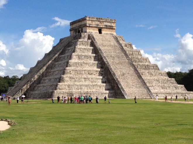 the Maya pyramid at Chichen Itza