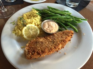 dinner plate with fish, green beans and rice
