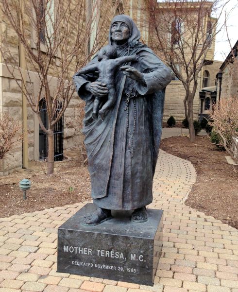 statue of the nun Mother Teresa