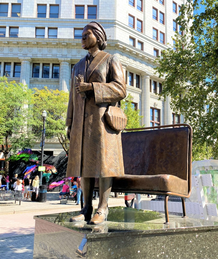 a bronze statue of Rosa Parks